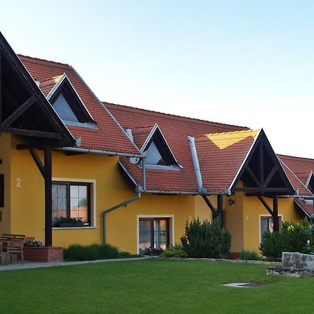 Huber Panzio Bed & Breakfast Fertorakos Exterior photo