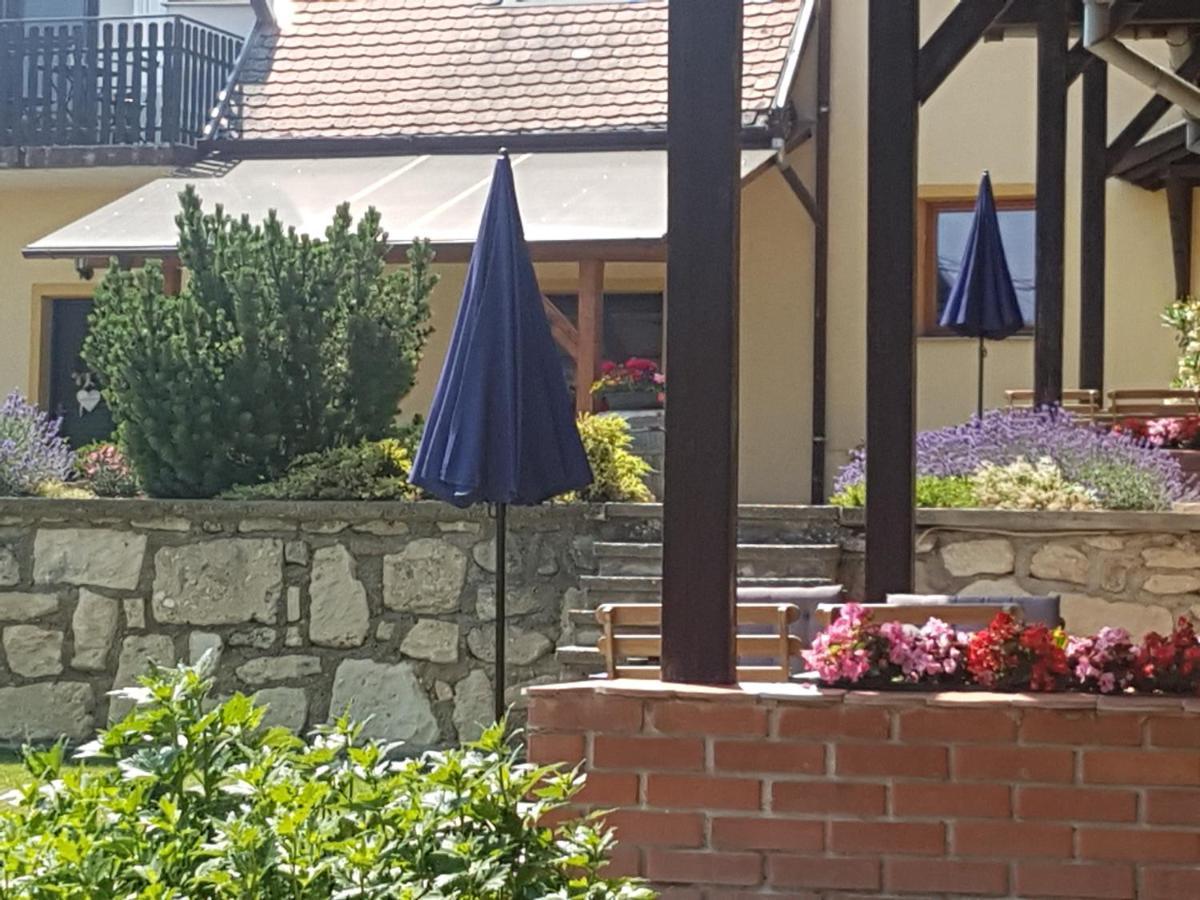 Huber Panzio Bed & Breakfast Fertorakos Exterior photo